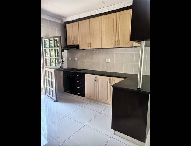 2 BEDROOM TOWNHOUSE FOR SALE IN BIRDSWOOD